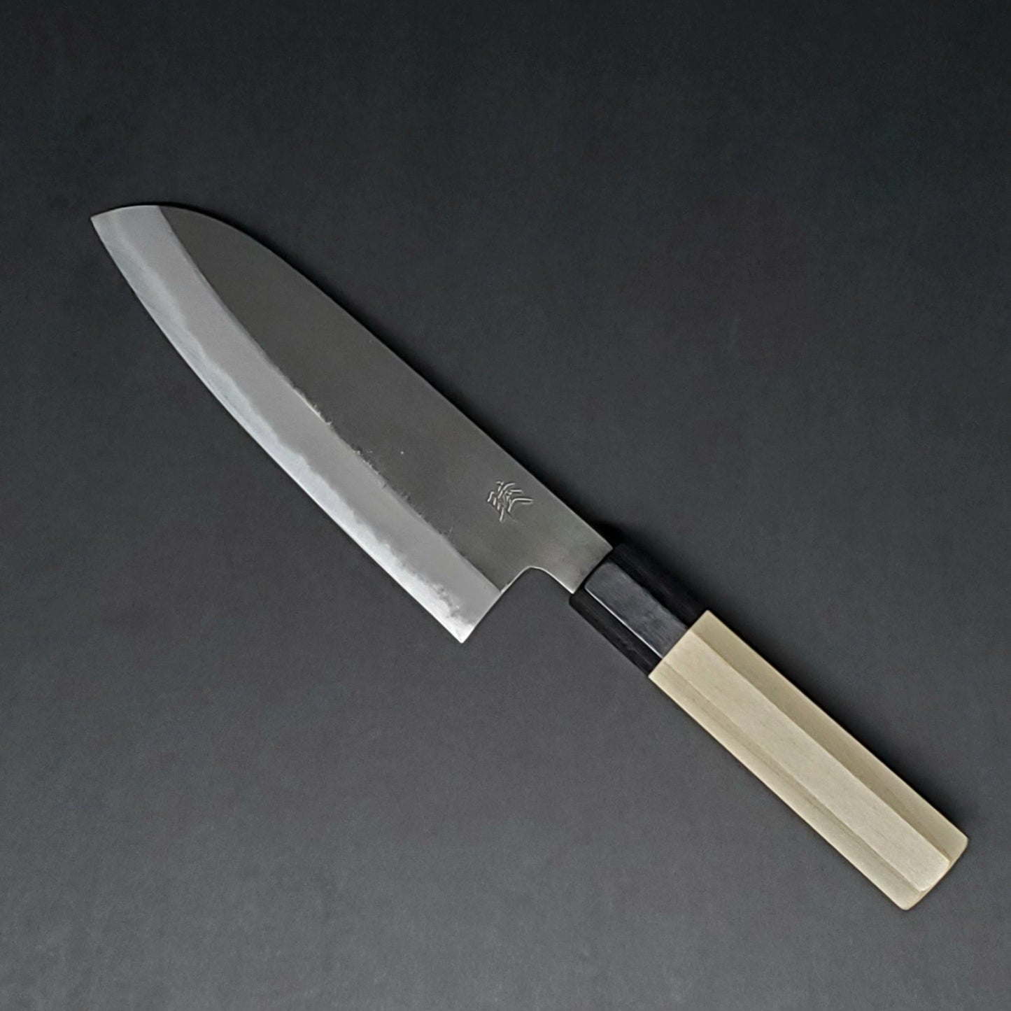 Mutsumi Hinoura | Kurouchi | Santoku 165mm - Coutelier