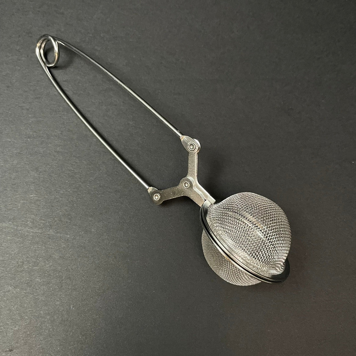 Tea Ball Infuser | Spring Handle – Coutelier