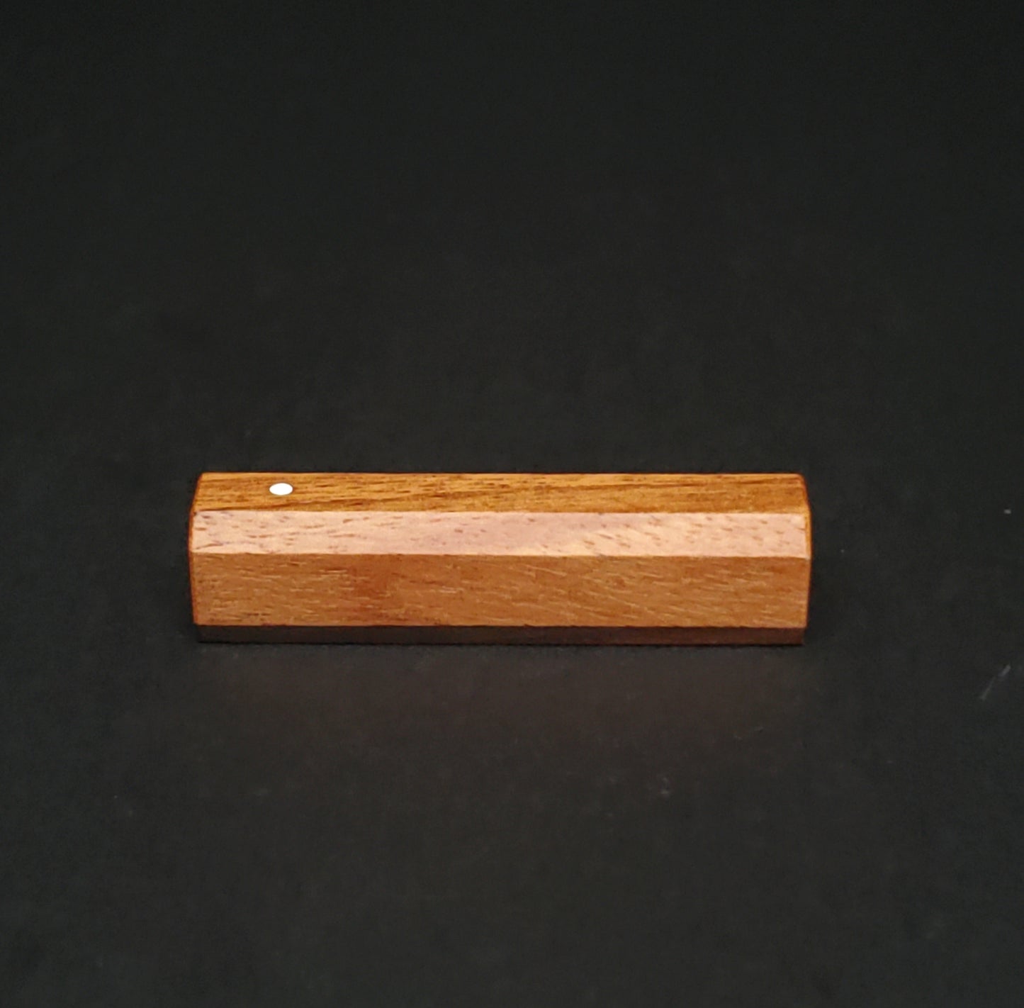 Marunao | Hexagonal Rest | Granadillo