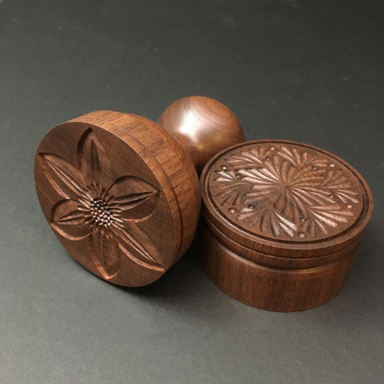 Imaikouba | Corzetti Stamp | Walnut | Large - Coutelier