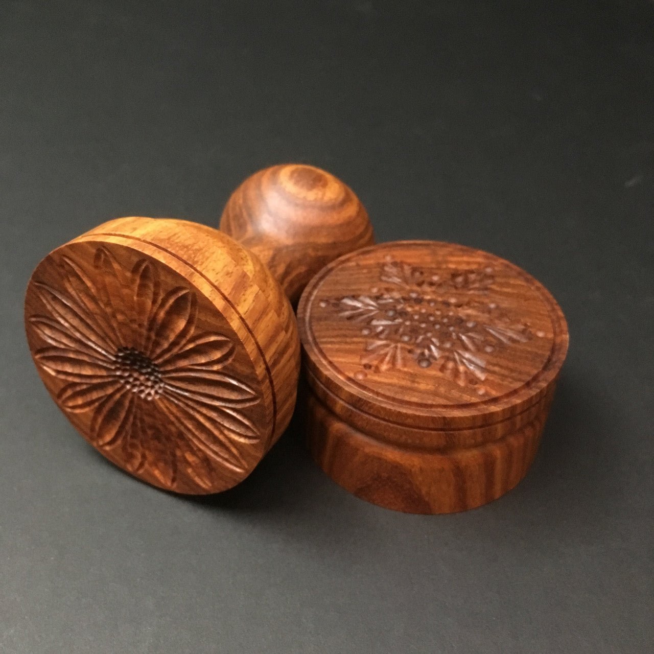 Imaikouba | Corzetti Stamp | Walnut | Large - Coutelier